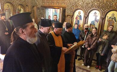 Обуховский священник провел литургию на украинском языке в храме в Греции