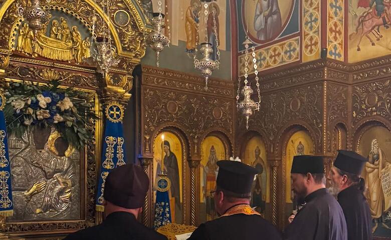 Обуховский священник провел литургию на украинском языке в храме в Греции