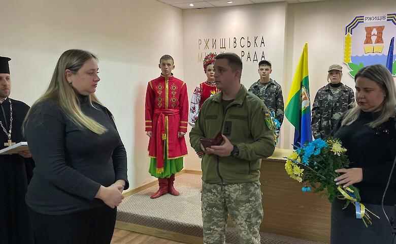 Дочери павшего Героя с Обуховщины вручили его посмертную награду