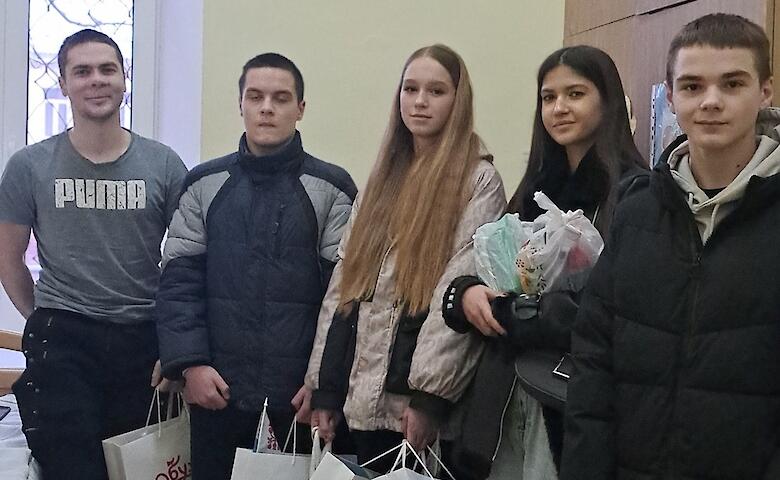 Обуховские школьники посетили раненых военных в госпитале