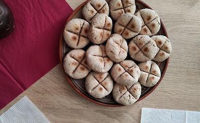 Хлеб по казацкому рецепту: школьники Киева побывали в театре древней еды на Обуховщине