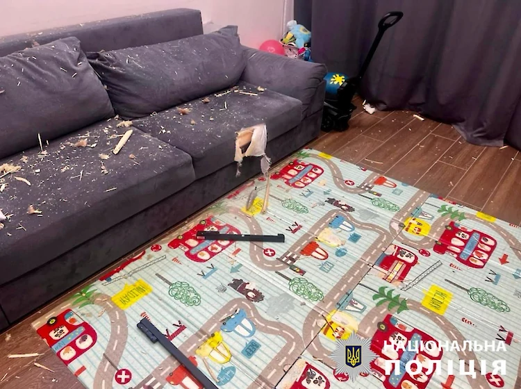 Нічна атака дронів: уламки пошкодили будинки в Обухівському районі