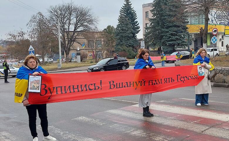 На Обухівщині під час хвилини мовчання почали перекривати дороги