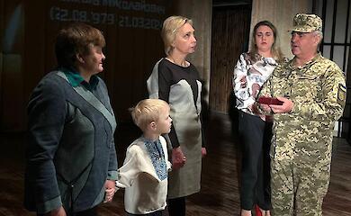 У Ржищеві родині загиблого воїна вручили орден Богдана Хмельницького