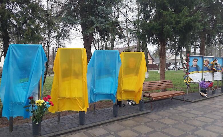 На Алеї Слави в Богуславі відкрили портрети ще дев'ятьох полеглих героїв