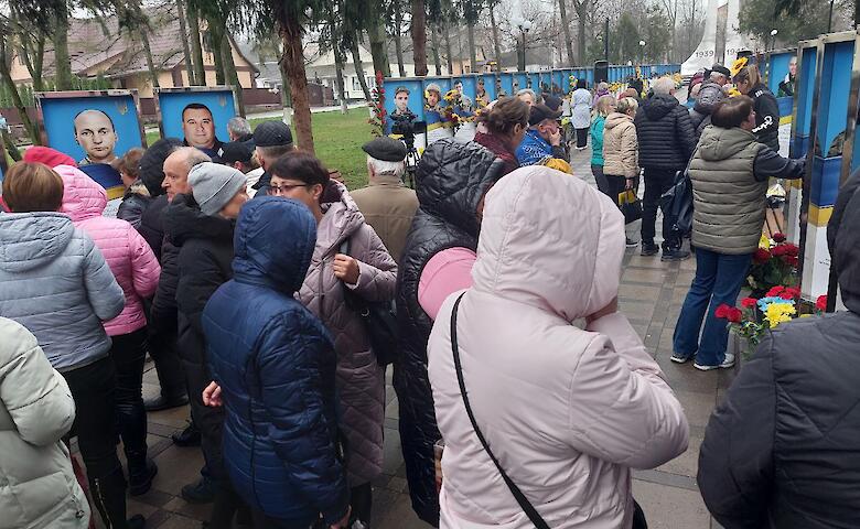 На Алеї Слави в Богуславі відкрили портрети ще дев'ятьох полеглих героїв