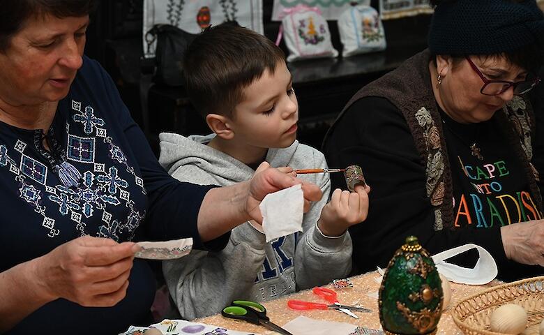 В Кагарлыке готовятся к Пасхе: в музее создавали праздничные писанки