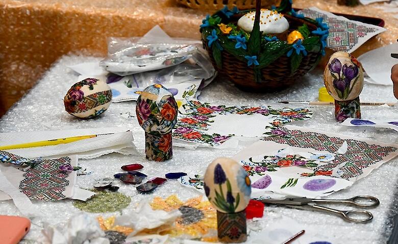 В Кагарлыке готовятся к Пасхе: в музее создавали праздничные писанки