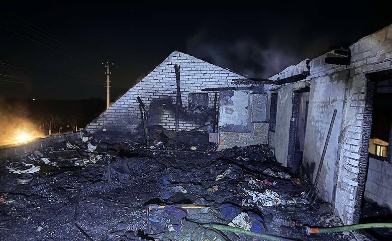 Пожар на Обуховщине повредил гараж и жилье над ним