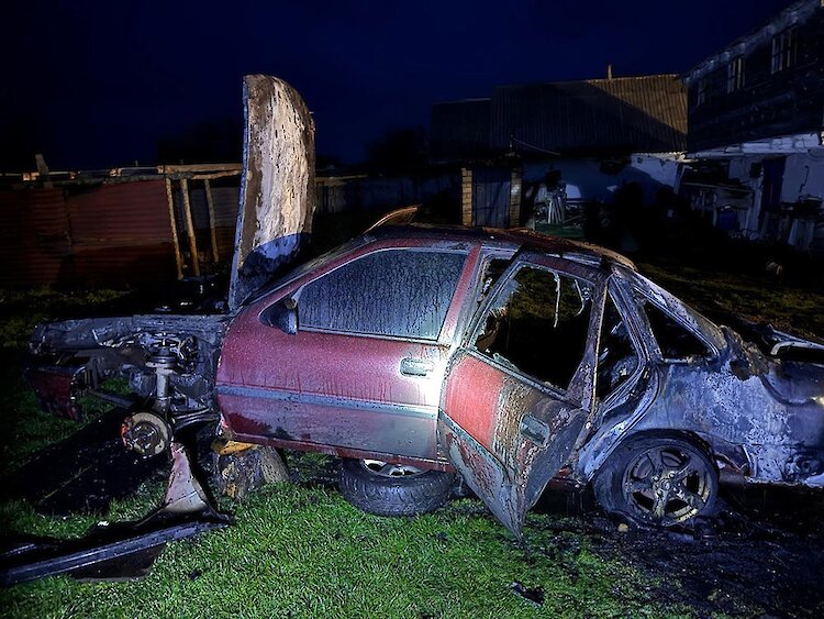 В селе на Обуховщине посреди ночи загорелась машина: что произошло