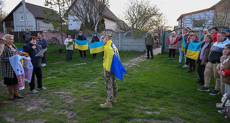 Повернення після трьох років неволі: на Обухівщині зустріли полоненого захисника