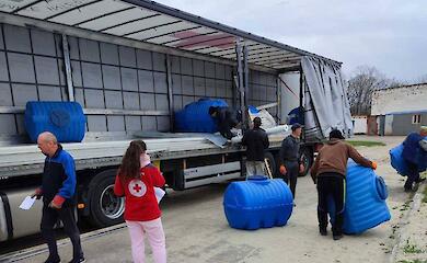 Социальные учреждения Обуховщины получили от благотворителей теплицы для выращивания овощей