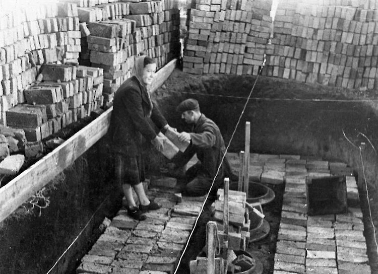 Кирпич с именем: на Обуховщине нашли уникальный строительный экспонат