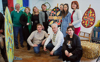 В селе на Обуховщине презентовали большую писанку - символ села Хотов (ФОТО)