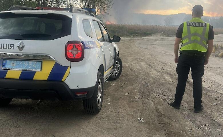 Масштабный пожар неподалеку от Обухова: выгорело 45 гектаров травы