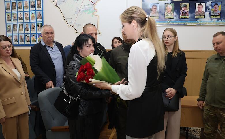 Родным героя из Василькова вручили его посмертную награду Президента