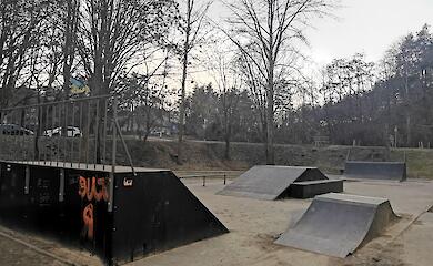 В Обухове подростки уничтожают скейт-парк: зафиксирован повторный акт вандализма (ВИДЕО)