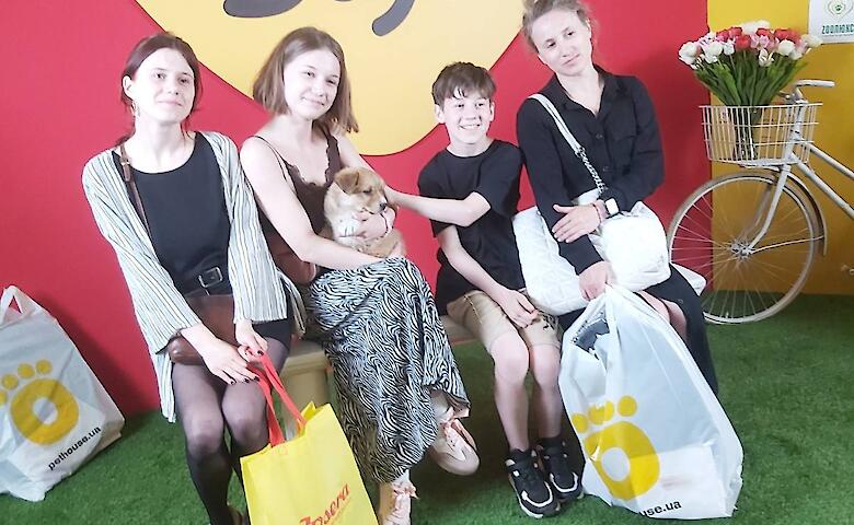 Обуховские хвостики нашли дом: три щенка усыновили на масштабном фестивале адопции в Киеве