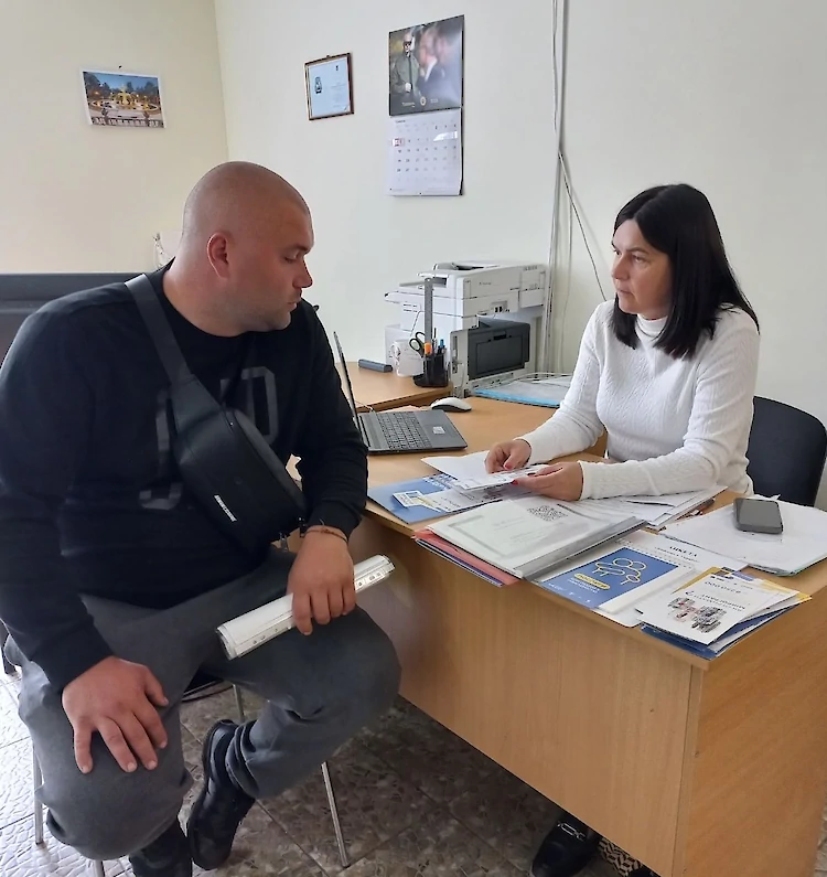 Специалисты службы занятости провели первый выездной прием в обуховском ЦПАУ