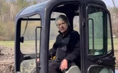 В селе вблизи Обухова бывший Президент Украины Виктор Ющенко собственноручно возводит музей украинской культуры (ВИДЕО)