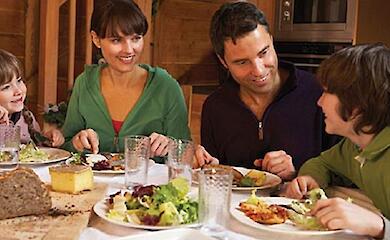 Еда, объединяющая: почему совместные трапезы важнее, чем мы думали