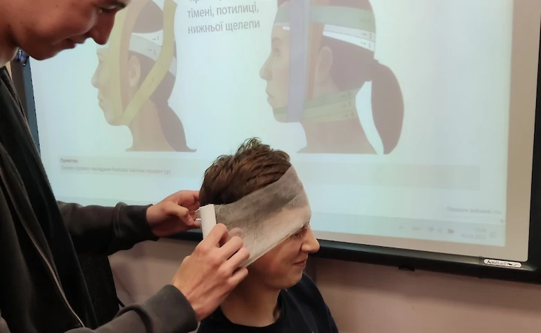 Обухівські школярі вчились надавати допомогу при ДТП