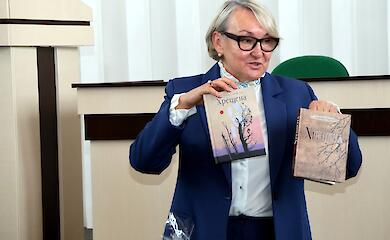 В Василькове презентовали книгу о защитнице с позывным &laquo; Крестная&raquo;, которая пережила плен и вернулась к службе