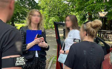 В Киеве Нацполиция задержала женщину, которая за 4 тысячи долларов обещала снять военнообязанного с розыска ТЦК