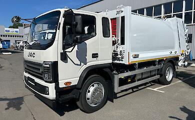 Автопарк козинских коммунальщиков пополнился новым мусоровозом