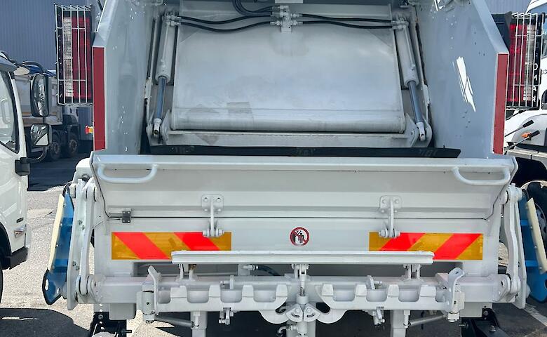 Автопарк козинских коммунальщиков пополнился новым мусоровозом