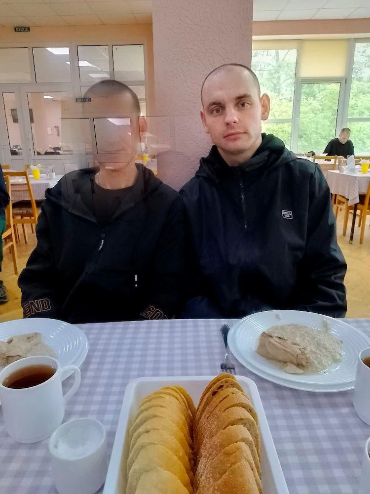 Захисник Маріуполя повернувся з полону: у Кагарлику на нього чекала родина