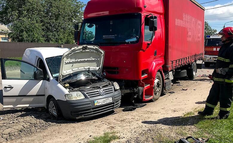 Смертельная авария в Кагарлыке: легковушка столкнулась с грузовиком, погиб водитель