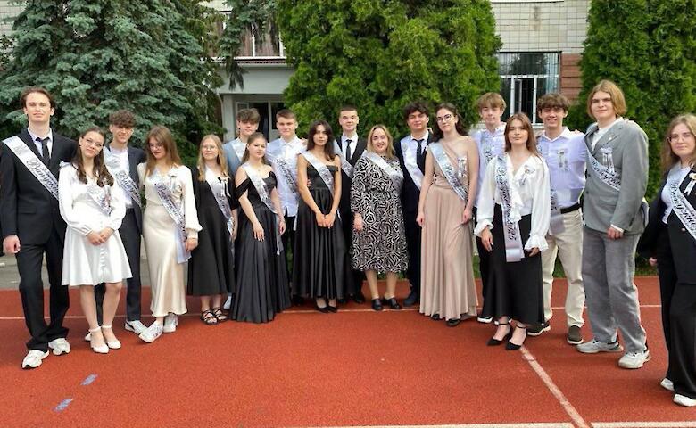 На Останньому дзвонику в Обухові зібрали понад 30 тис грн на дрони