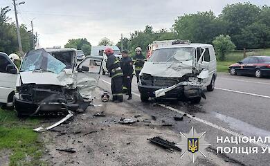 На Обуховщине столкнулись два микроавтобуса: три человека в больнице