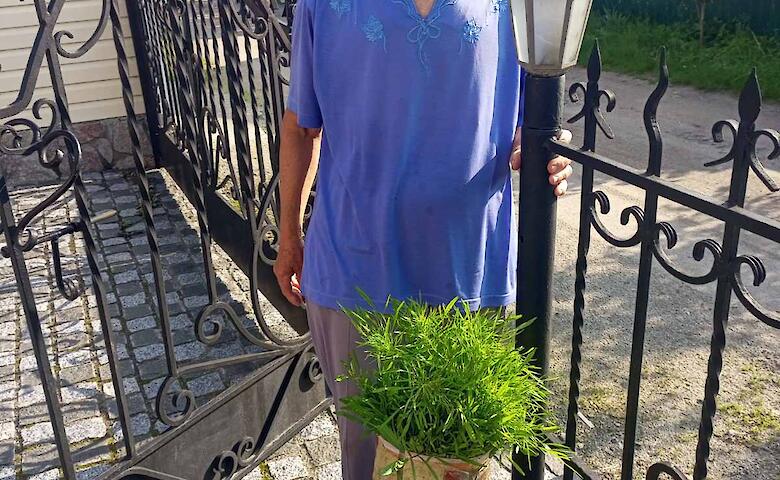 В Богуславе рассказали о горожанке, которая ежегодно дарит цветы для озеленения города