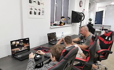 Ветеран из Обухова учит детей управлять дронами