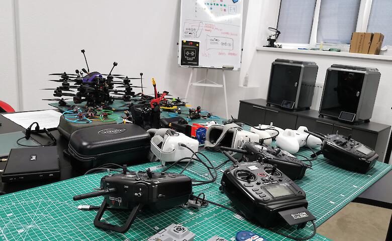 Ветеран із Обухова навчає дітей керувати дронами