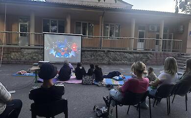 У Старих Безрадичах влаштували кіно-вечір просто неба