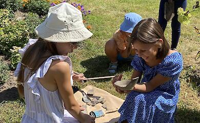 У Ржищеві юні відвідувачі музею спробували себе у ролі археологів