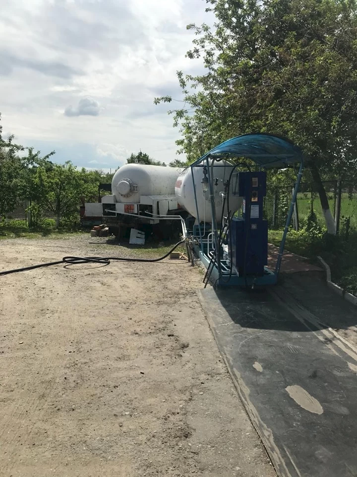 На незаконній АЗС в Обухові відбувся обшук: вилучено обладнання