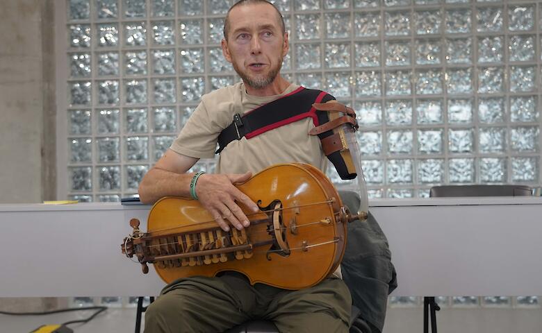 Мастер старинных инструментов и боец 47-й бригады: история Тараса Козуба