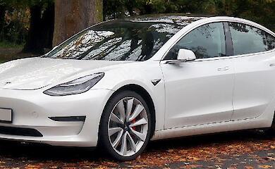 купівля Tesla з пробігом що перевірити