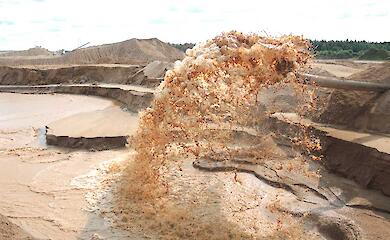 На Киевщине согласовали два спецразрешения на добычу песка из Днепра