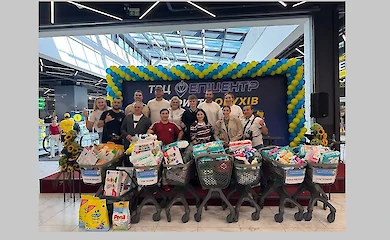 Известные спортсмены присоединились к благотворительной акции во время открытия "Эпицентра" в Обухове