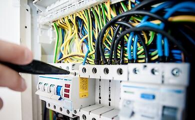 В Украинке фиксируют скачки напряжения: жителей просят выключать приборы