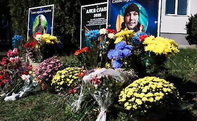 В Деревянной в честь погибших земляков открыли Аллею Славы