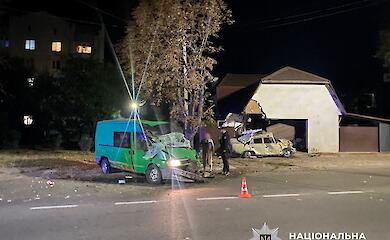 В Обухові п&rsquo;яний водій збив двох дівчат на тротуарі
