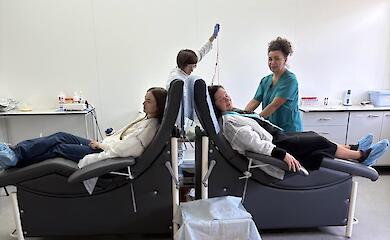 Работники Козинского поселкового совета сдали кровь для поддержки военных