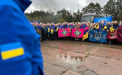 После плена домой вернулся боец из Обуховщины Андрей Лукашенко