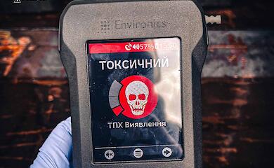 На Обуховщине спасатели ликвидировали утечку азотной кислоты на трассе